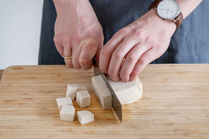 Tofu würfeln