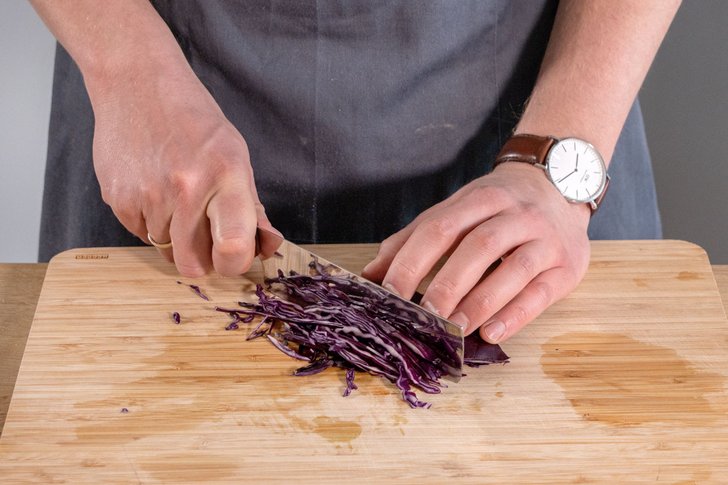 Rotkohl schneiden