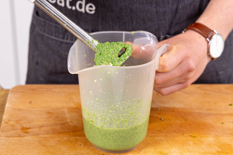 Bärlauch mit Milch pürieren