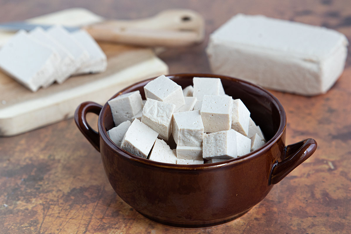 Tofu gehört zu den cholesterinarmen Lebensmitteln