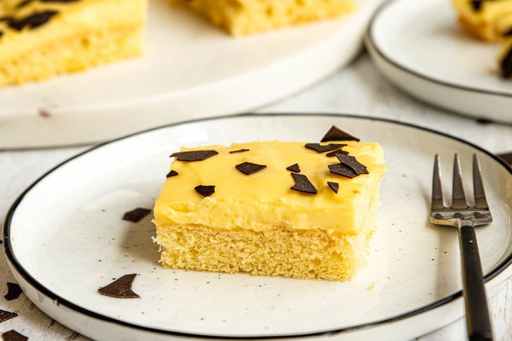 Stück Eierlikörkuchen vom Blech