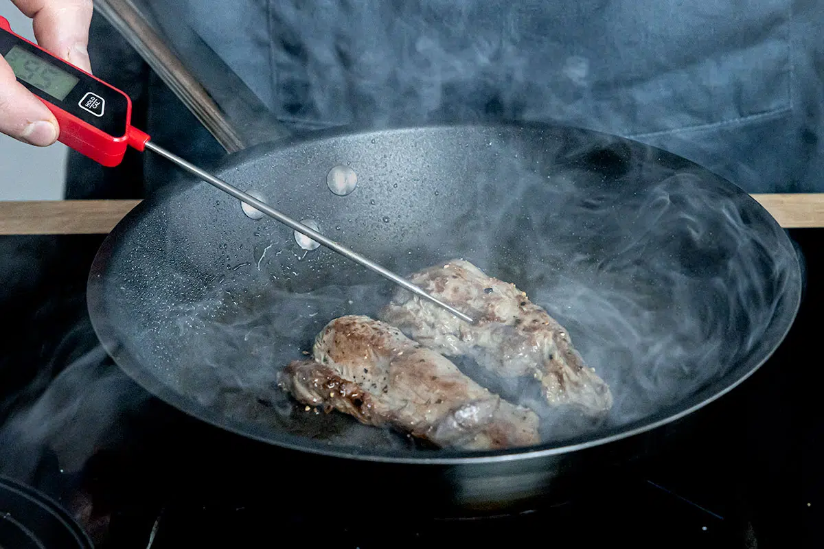 Kerntemperatur beim Lammfilet messen