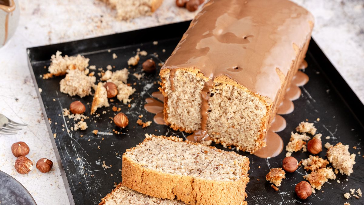 Omas saftiger Nusskuchen aus der Kastenform | Rezept