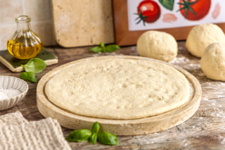 Pizzateig Grundrezept: ausgerollter Teig