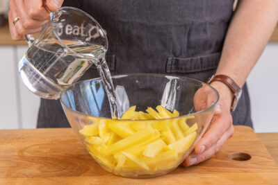 Kartoffeln mit Wasser bedecken