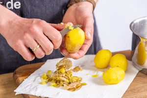 Kartoffeln schälen