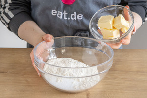 Zutaten für Teig zusammenführen
