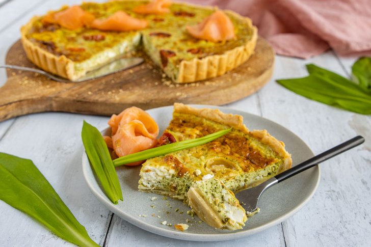 Bärlauchquiche mit Schafskäse und Lachs