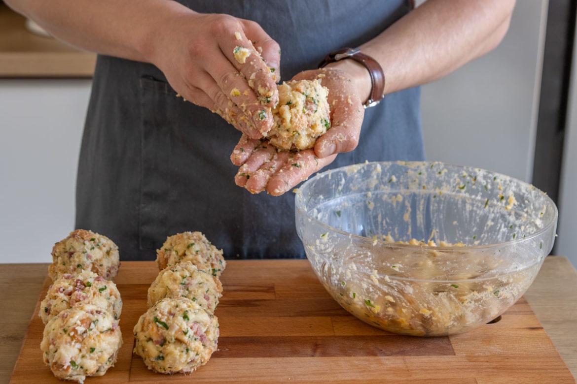 Bayrische Semmelknödel mit Speck | Rezept