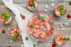 Erdbeerbowle mit Sekt