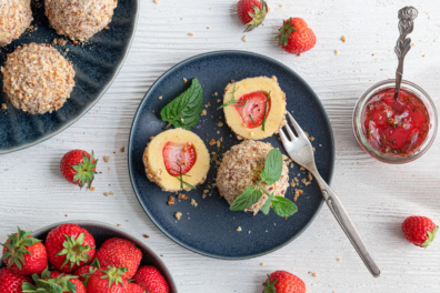 Erdbeerknödel mit Quarkteig