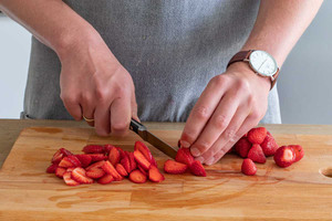 Erdbeeren kleinschneiden