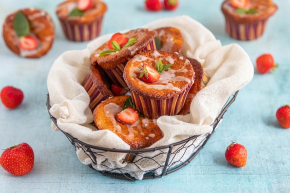 Fruchtige Erdbeermuffins mit Joghurt | Rezept - eat.de