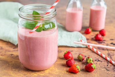 Erdbeershake mit Eis und Buttermilch