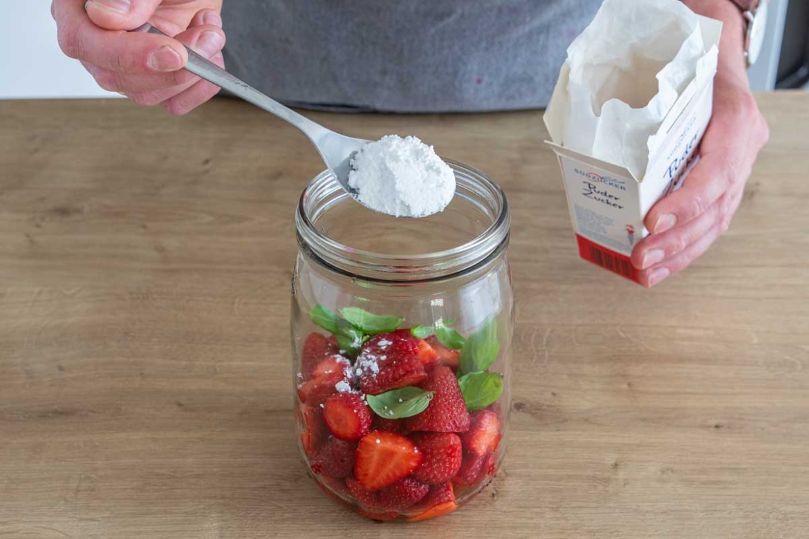 Schnelle Erdbeersoße selber machen | Rezept - eat.de