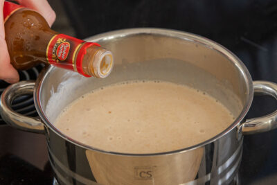 Hoisin-Sauce dazugeben