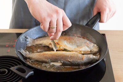 Forellen in der Pfanne braten