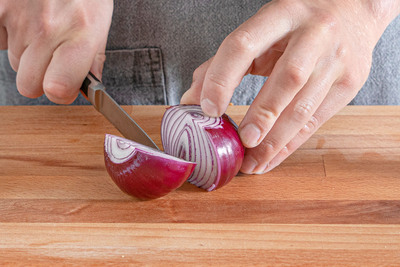 Zwiebel schneiden
