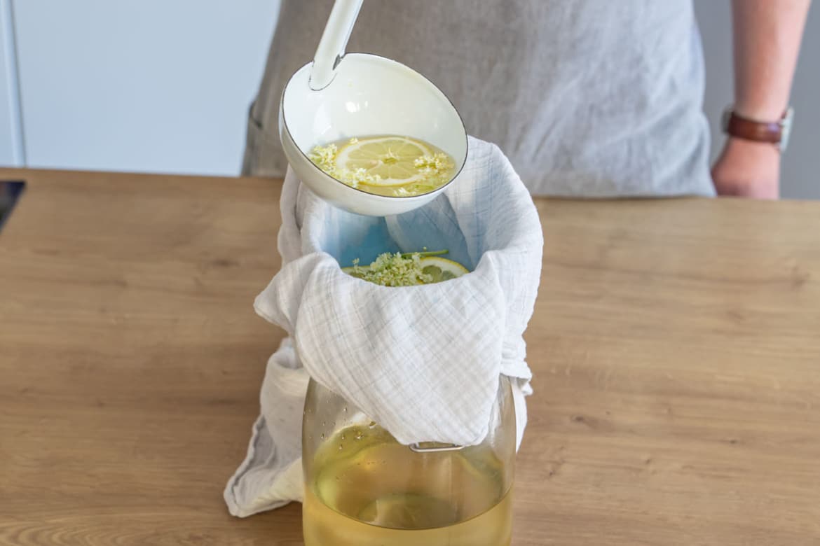 Holundersekt selber machen: Omas bestes Rezept