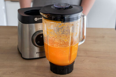 Möhren mit Wasser und Öl pürieren