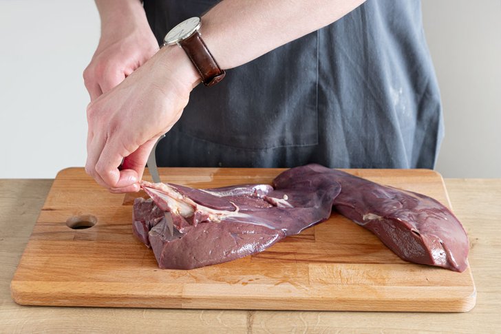 Sehnen vom Fleisch entfernen