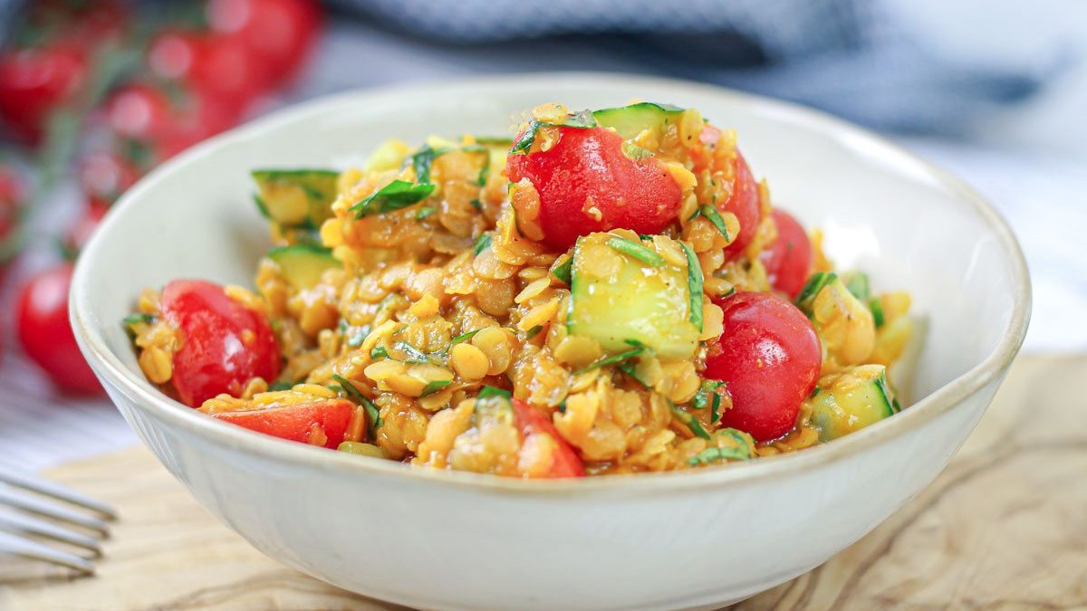 Roter Linsensalat: vegan und gesund | Rezept - eat.de