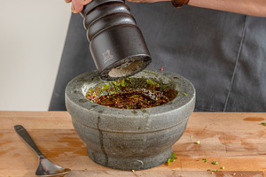 Marinade mit Sojasoße pfeffern