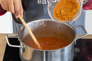 Masala Gewürz unterrühren