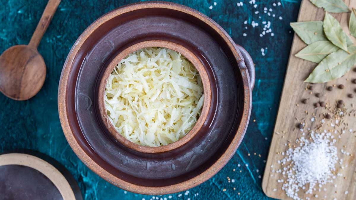 Sauerkraut im Steintopf selber machen | Rezept