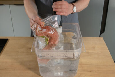Fleisch in Wasser geben
