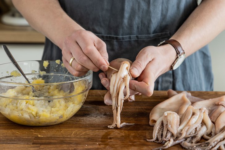 Tuben mit Spieß schließen