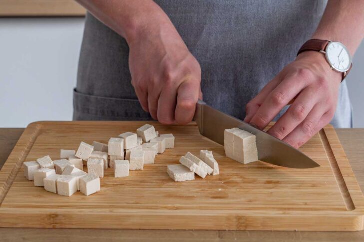 Tofu würfeln