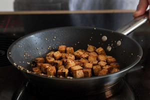 Marinierten Tofu anbraten