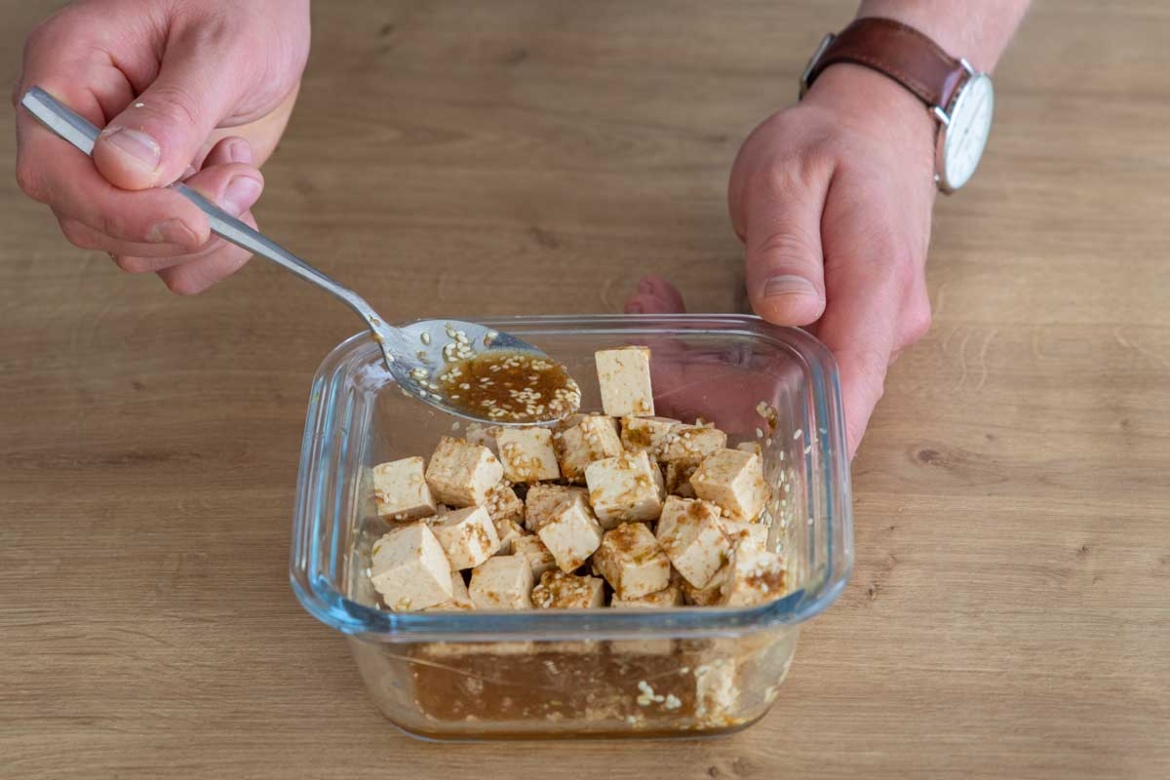 Tofu marinieren mit asiatischer Marinade | Rezept - eat.de