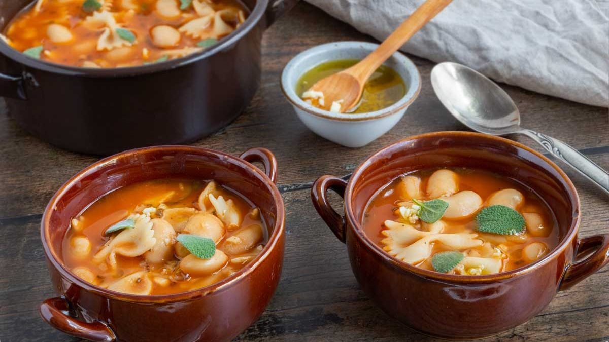 Vegetarische weiße Bohnensuppe mit Dosenbohnen | Rezept - eat.de