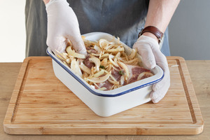Nackensteaks marinieren