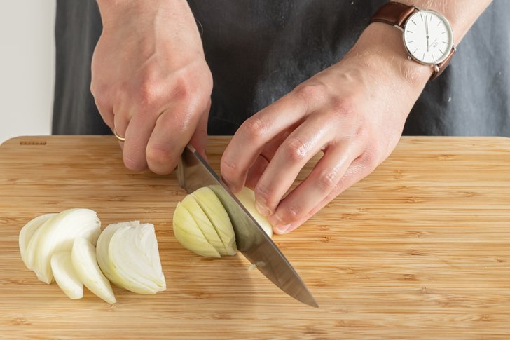 Zwiebeln zerkleinern