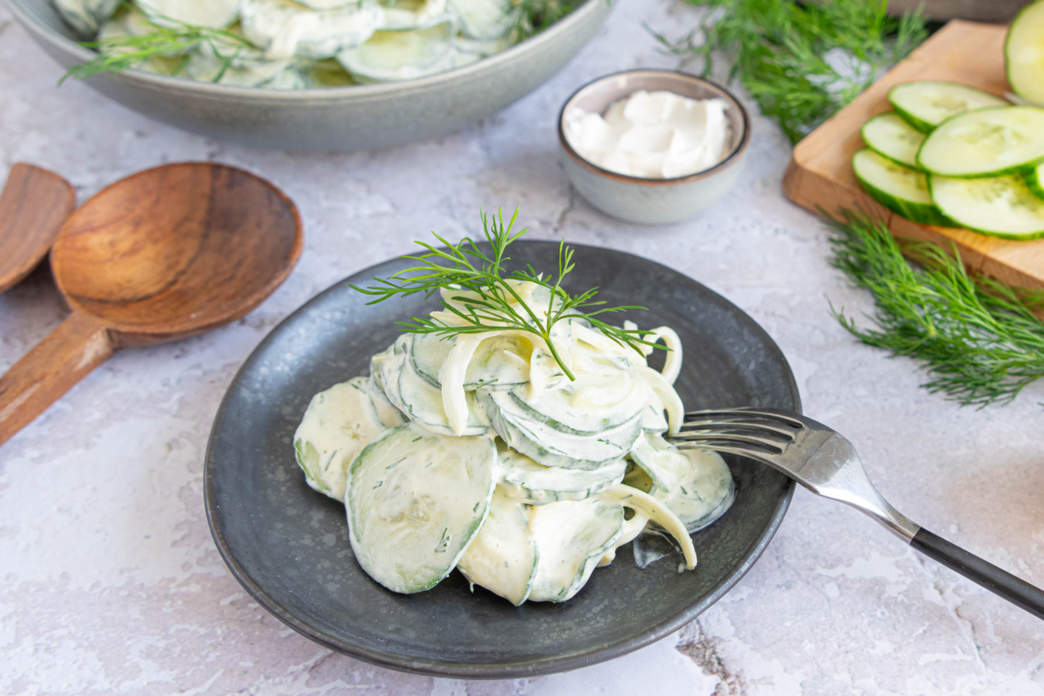 Einfacher Gurkensalat mit Schmand | Rezept