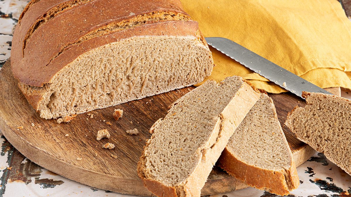 Einfaches Roggenbrot mit Hefe backen | Rezept - eat.de