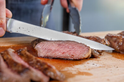 Entrecôte anschneiden
