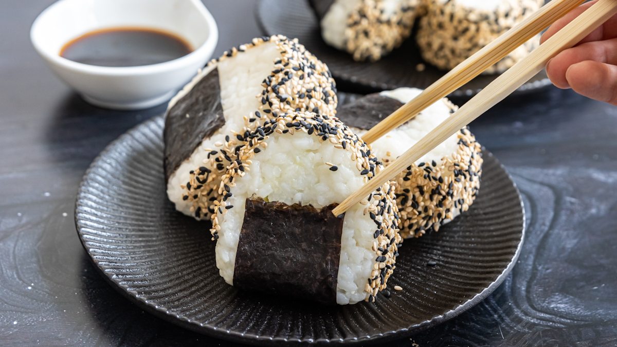 Onigiri-Rezept: Japanische Reisbällchen selber machen