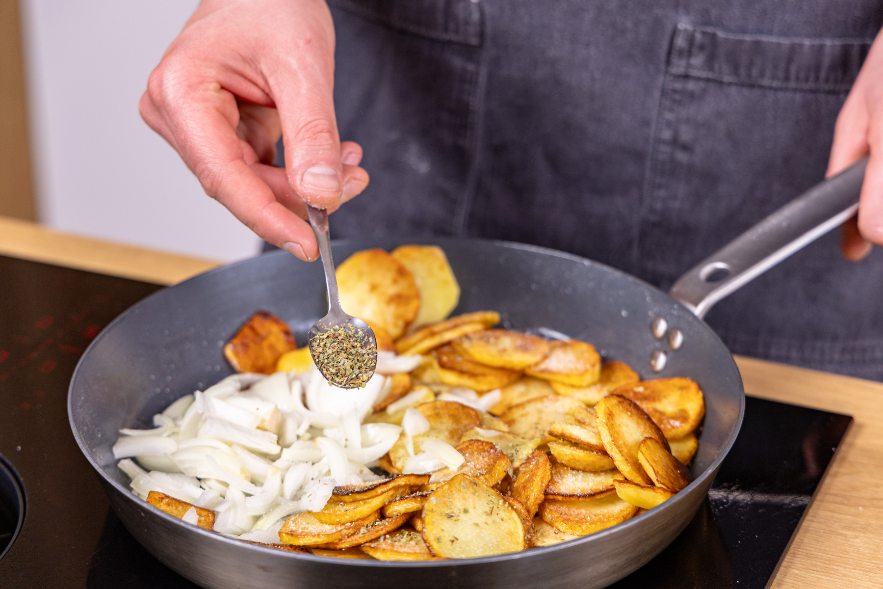 Wie Lange Brauchen Bratkartoffeln Aus Rohen Kartoffeln Schnelle Bratkartoffeln aus rohen Kartoffeln | Rezept