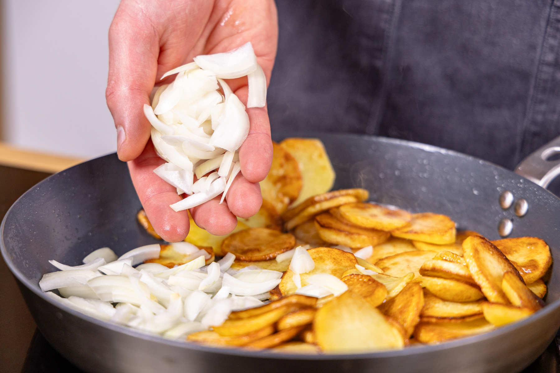 Wie Lange Brauchen Bratkartoffeln Aus Rohen Kartoffeln Schnelle Bratkartoffeln aus rohen Kartoffeln | Rezept