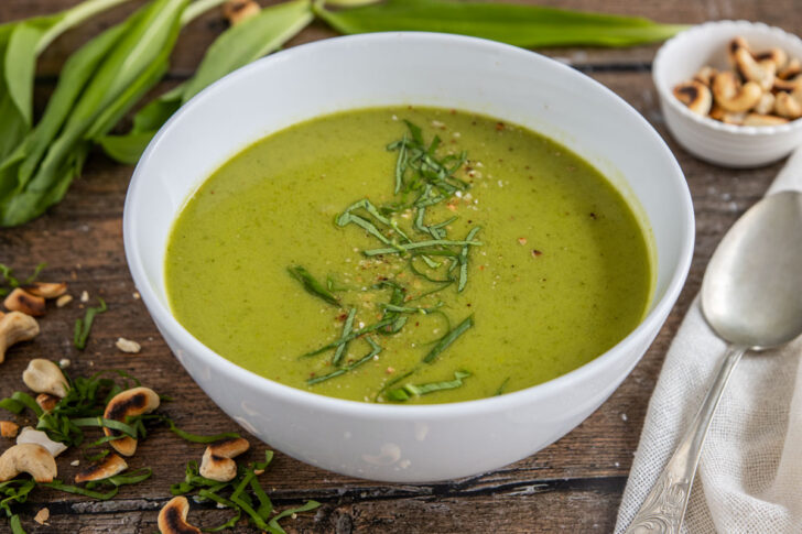 Vegane Bärlauchsuppe mit Kartoffeln
