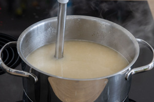vegane Bärlauchsuppe pürieren