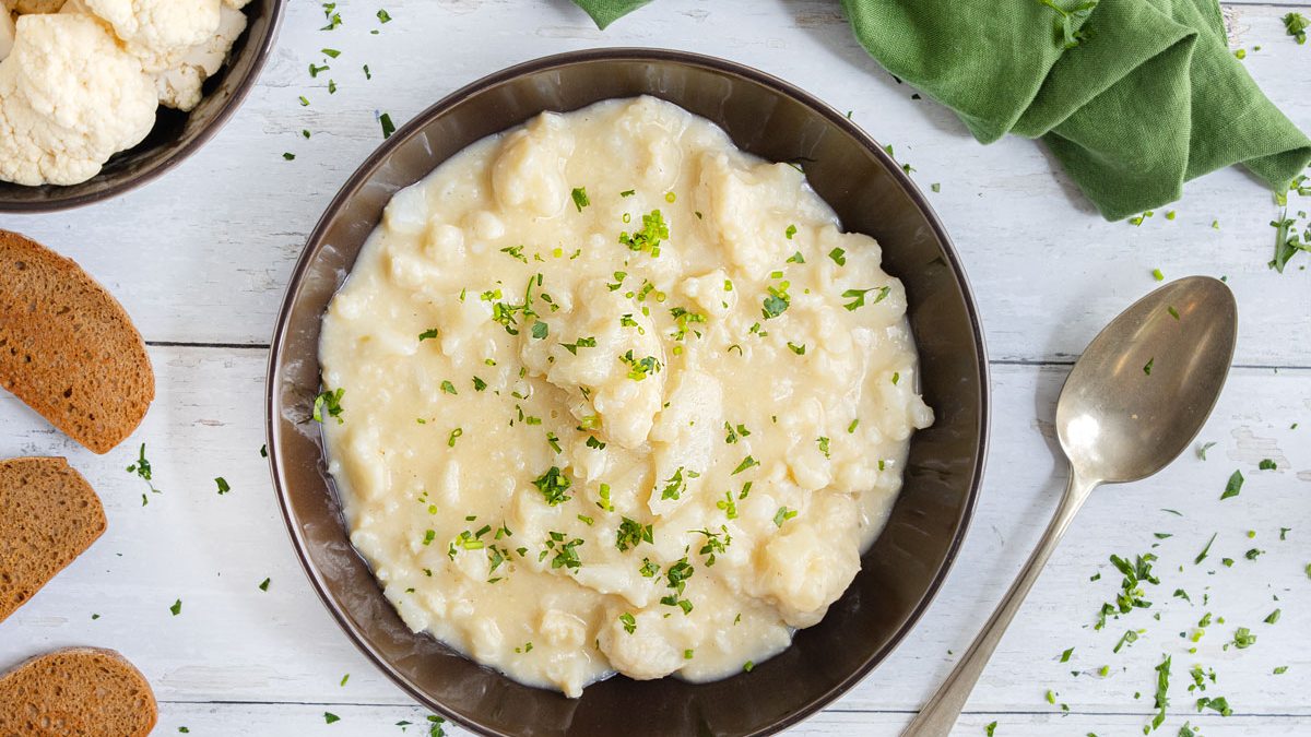 Blumenkohlsuppe mit Ei nach DDR-Rezept | Rezept