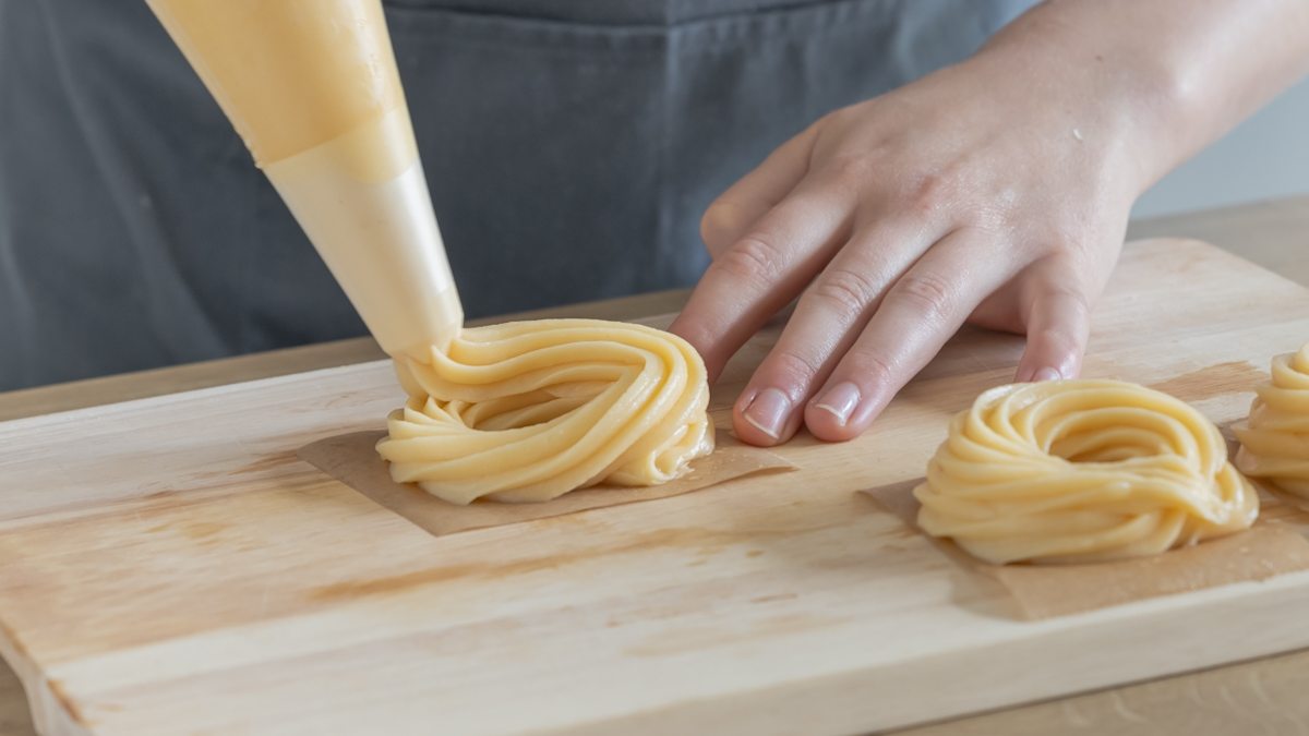 Brandteig Grundrezept: So gelingt er richtig | Rezept - eat.de