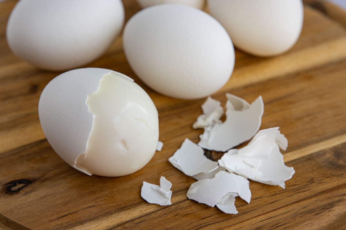 Eier hart kochen: So lange brauchen hartgekochte Eier - eat.de