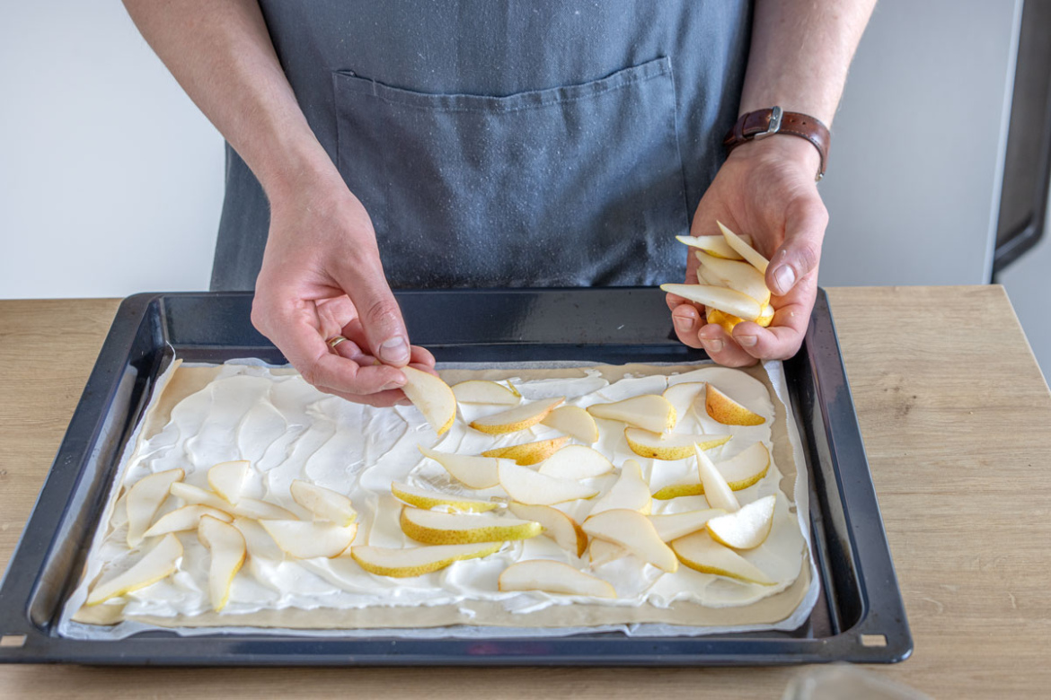 Flammkuchen mit Birnen und Gorgonzola | Rezept