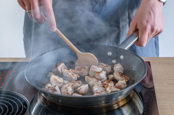 Gulasch anbraten